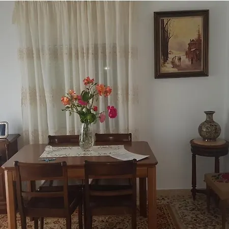度假居 Charming 3-bed House In Tyros Tirós