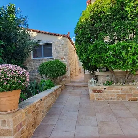 度假居 Charming 3-bed House In Tyros