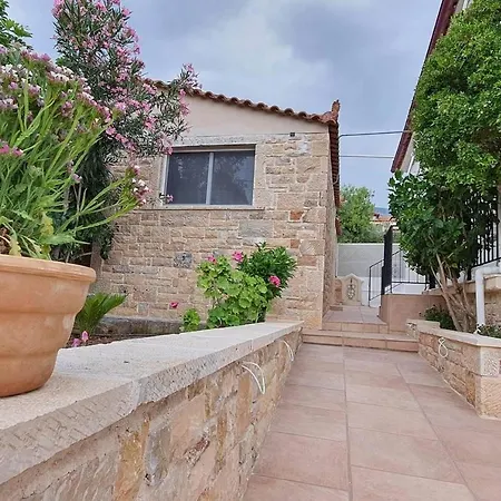 Charming 3-bed House In Tyros 度假居 Tirós