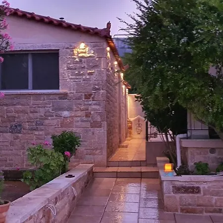 Charming 3-bed House In Tyros 度假居 *