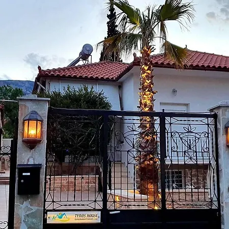 Charming 3-bed House In Tyros *