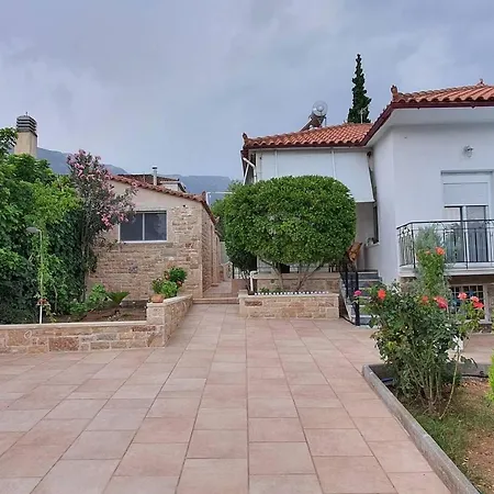 度假居 Charming 3-bed House In Tyros *