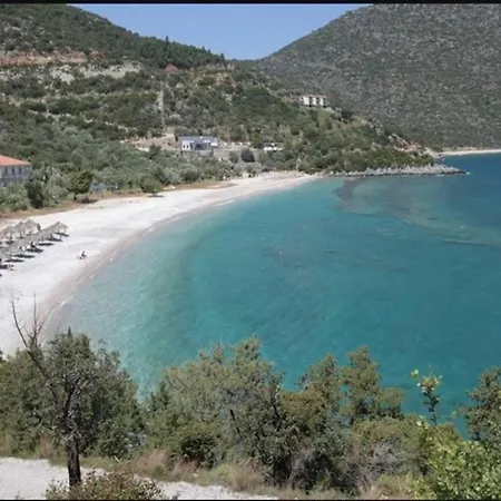 Charming 3-bed House In Tyros * Tirós